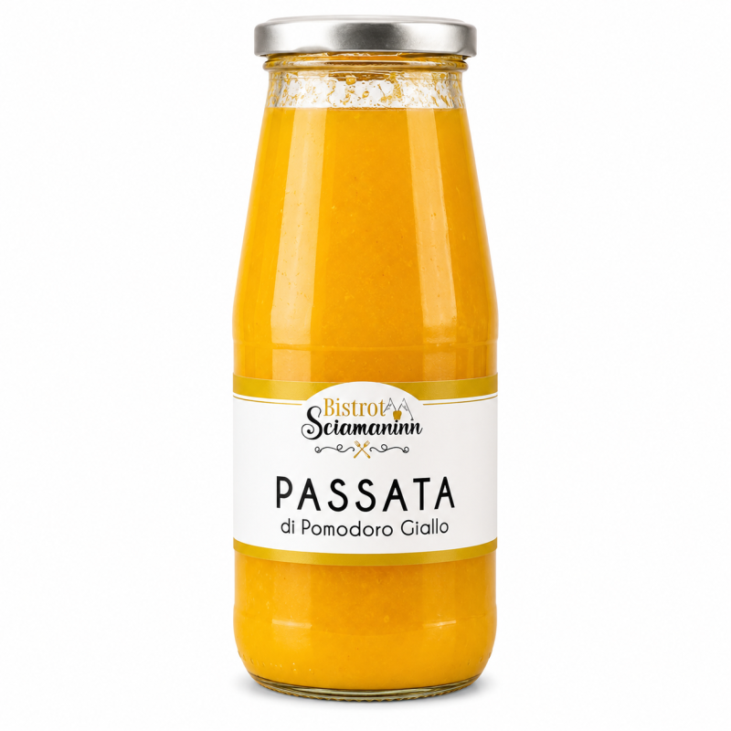 Passata di pomodoro giallo Bistrot Sciamaninn in bottiglia di vetro su sfondo bianco